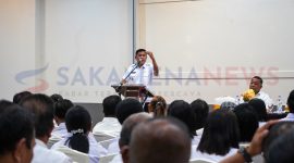 Bodewin Wattimena Pidato dihadapan Kepala Sekolah SD,SMP Sekota Ambon
