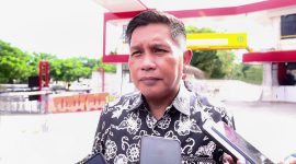 Walikota Ambon Memberikan Keterangan Pers di sela-sela kunjungan Menteri di Pertamina Terminal Fuel Wayame - Foto: WP