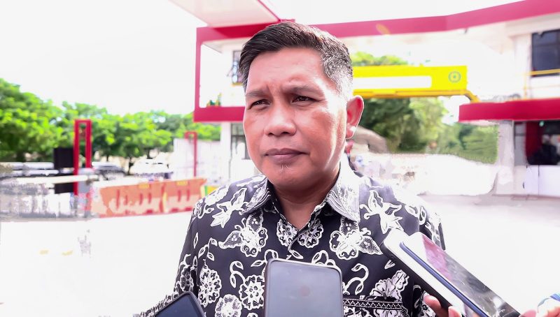 Walikota Ambon Memberikan Keterangan Pers di sela-sela kunjungan Menteri di Pertamina Terminal Fuel Wayame - Foto: WP