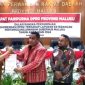 Ketua DPRD Provinsi Maluku, Benhur Watubun didampingi Wakil Ketua DPRD Provinsi Maluku M. Fauzan Rahawarin, Johan J. Lewerissa memberikan Rekomendasi atas LKPJ Gubernur 2024 (Foto:Dok.Malukuprov)