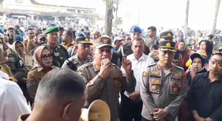 Walikota Ambon Bodewin Wattimena Pimpin langsung Penertiban Pasar Mardika (Foto:WP)