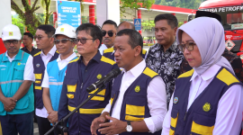 Menteri ESDM memberikan keterangan Pers di Terminal Fuel Wayame - Foto: WP