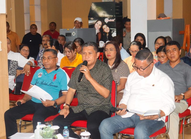 Walikota Ambon Bodewin Wattimena Bersama Perangkat OPD dalam Program WAJAR, Jumat 23 Mei 2025, (Foto:RU)