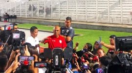 Jumpa Pers bersama Simon Tahamata. (Foto:ist)