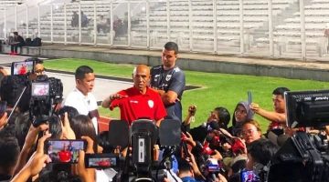 Jumpa Pers bersama Simon Tahamata. (Foto:ist)