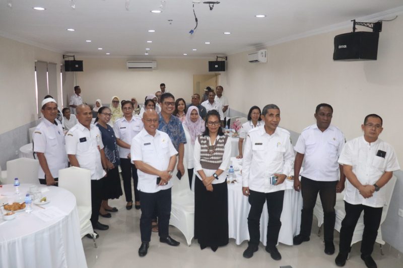 Foto Bersama sejumlah OPD dalam kegiatan Gerakan Aksi Daerah Percepatan Penganekaragaman Pangan Maluku, Lantai 5, Hotel Manise, Rabu 4 Juni 2025. Foto: Sakamena/WP