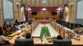 Suasana RDP dengan Beberapa Pengusaha Tambang dari Kecamatan Teluk Ambon,  Ruang Paripurna DPRD Kota Ambon, (Foto:WP/Sakamena)