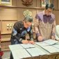 Penandatanganan MoU Oleh Sinergitas Penyediaan dan Pemutakhiran Data antara Menteri PKP Maruarar Sirait, Gubernur Maluku Hendrik Lewerissa, dan Kepala BPS Amalia Adininggar Widyasanti. (Foto:MMC)