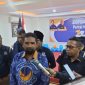 Ketua DPW Partai NasDem Maluku, Hamdani Laturua, didampingi Morits Tamaela dan beberapa Kader Nasdem saat wawancara bersama Wartawan 