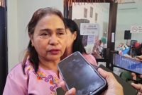 Sarce Matatula/Sapulette, Ketua DWP Kota Ambon, memberikan keterangan Pers tentang Pelatihan Pembuatan Ikan Asap