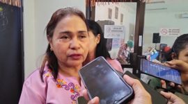 Sarce Matatula/Sapulette, Ketua DWP Kota Ambon, memberikan keterangan Pers tentang Pelatihan Pembuatan Ikan Asap