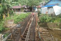 Rehabilitasi Jembatan Lingkungan RT01/RW03 Kelurahan Batu Gajah (Foto: Sakamena)