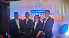 Reza Mony, Ketua HIPMI Maluku bersama pengurus daerah, foto bersama di sela-sela acara Pelantikan Pengurus Daerah HIPMI Maluku, Hotel Santika Premiere, Ambon, Rabu 12 November 2025