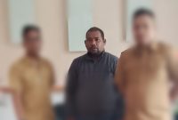 Helmy Laisatamu bersama Dua orang Penyidik dari Inspektorat Kota Ambon, saat dikunjungi, Senin 8 Desember 2025