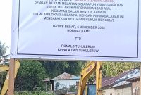 Papan Larangan Aktifitas tambang pasir Hative Besar yang dipasang oleh Keluarga Tuhuleruw (foto: Sakamena)