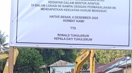 Papan Larangan Aktifitas tambang pasir Hative Besar yang dipasang oleh Keluarga Tuhuleruw (foto: Sakamena)
