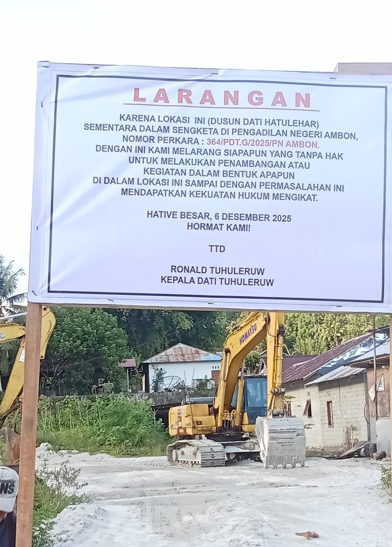 Papan Larangan Aktifitas tambang pasir Hative Besar yang dipasang oleh Keluarga Tuhuleruw (foto: Sakamena)